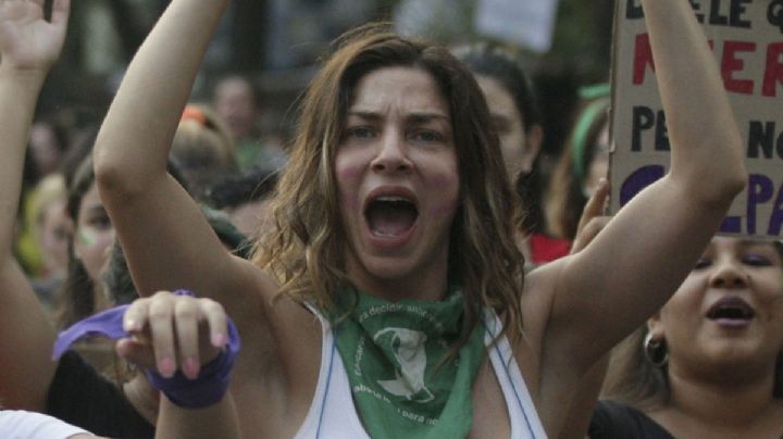 Tras las denuncias, Romina Gaetani reapareció en un show