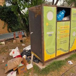 Basura acumulada: la triste postal de la calle Roque Saénz Peña