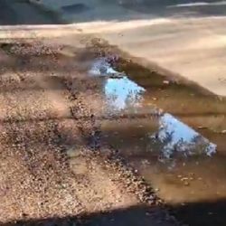 La pérdida de agua de cada día: riesgo en una calle de Ciudad