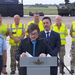 Duro cruce al kirchnerismo en Córdoba: Milei presentó los F-16 y habló de “soberanía”