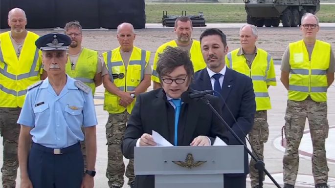 Duro cruce al kirchnerismo en Córdoba: Milei presentó los F-16 y habló de “soberanía”