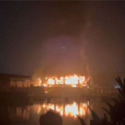 Murieron al menos 25 personas en incendio de club nocturno en India