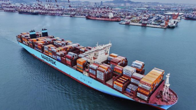 China consolida exportaciones y alcanza récord histórico de un billón de dólares de superávit