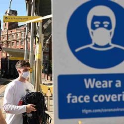 El Reino Unido prende alarmas por ‘super gripe’, advierte crisis sanitaria y ya usan barbijo