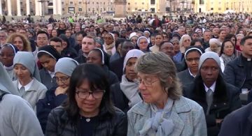 Miles de fieles se reunieron para rezar por “el eterno descanso” del papa Francisco