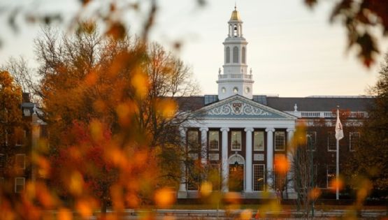 Harvard arremete contra Trump porque el recorte de subsidios