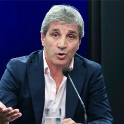 Fitch mejoró la calificación de Argentina tras el acuerdo con el FMI y la apertura cambiaria