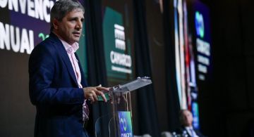 Luis Caputo tendrá esta semana otra pulseada con los bancos