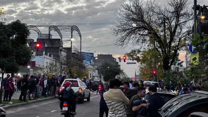 Se enojaron los hinchas de San Lorenzo, tomaron la sede, pidieron elecciones y que renuncie Moretti