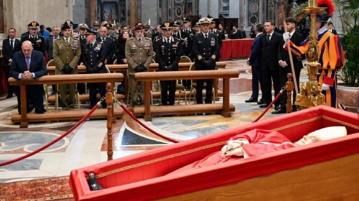 Continúa la multitudinaria despedida al papa Francisco