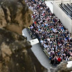Cerca de 250 mil fieles fueron a darle el último adiós al papa Francisco