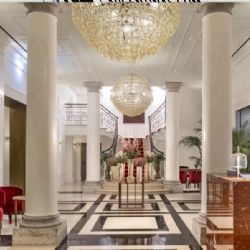 Cuánto cuesta el lujoso hotel donde se aloja Milei en Roma