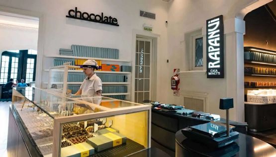 Milei le da $3.000 millones a un empresario chocolatero