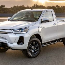 Qué se sabe de la Toyota Hilux eléctrica que se fabricará en Argentina