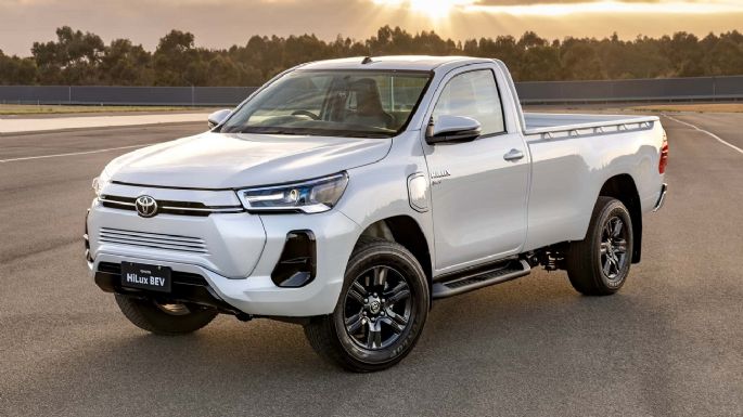 Qué se sabe de la Toyota Hilux eléctrica que se fabricará en Argentina