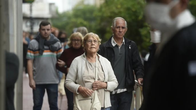 Jubilados: cuándo cobran el aguinaldo y de cuánto será