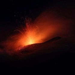El volcán Etna mantiene en vilo a Italia