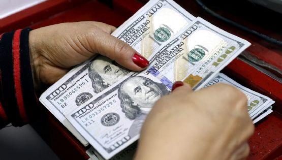 El dólar oficial subió y se acerca a los $1.300