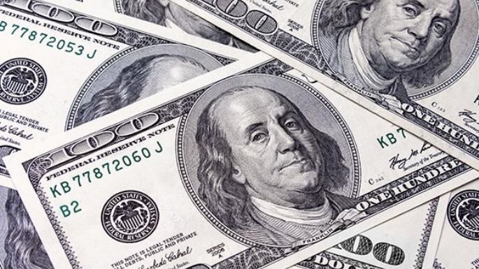 El dólar blue quedó más barato que el oficial