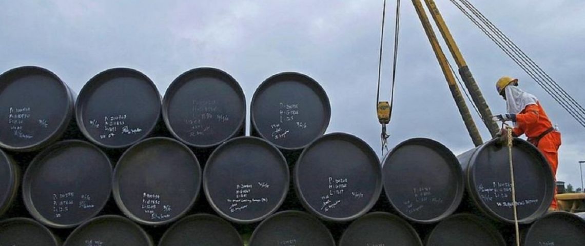 Acuerdan liberación de reservas de petróleo para frenar el impacto de la guerra