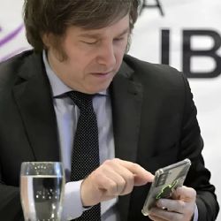 Javier Milei viaja a Paraguay y se reunirá con Santiago Peña