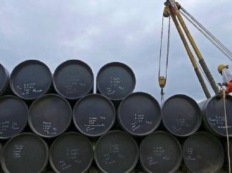Acuerdan liberación de reservas de petróleo para frenar el impacto de la guerra