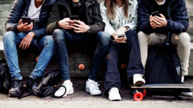 Foto iliustrativa de  Celulares en las escuelas: 11 jurisdicciones argentinas avanzan con regulaciones