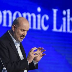 Para Sturzenegger “la regulación es pro corrupción”