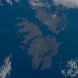 Descifraron el enigma de las aguas turquesa en las Islas Malvinas