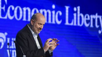 Sturzenegger fue recibido en La Pampa con insultos