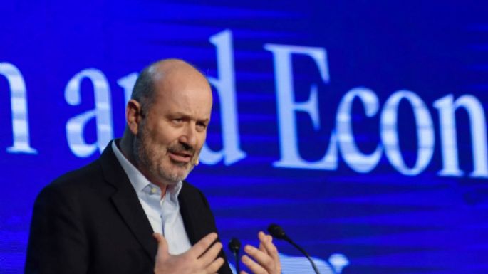 Sturzenegger aumentó los salarios de asesores, consultores y asistentes del Gobierno nacional