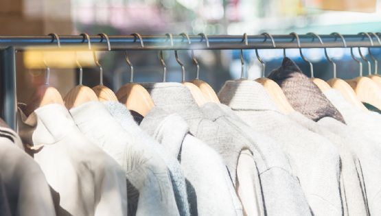 Cinco formas de sacar el olor a comida de la ropa sin lavar 