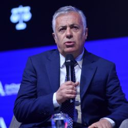 Cornejo aumentó un 40% su sueldo y el de sus funcionarios