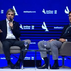 Caputo dijo que se vienen medidas sobre los "dólares de colchón"