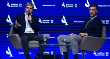 Caputo dijo que se vienen medidas sobre los "dólares de colchón"