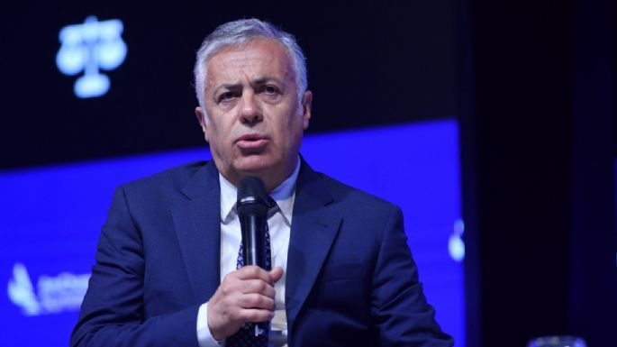 Cornejo aumentó un 40% su sueldo y el de sus funcionarios