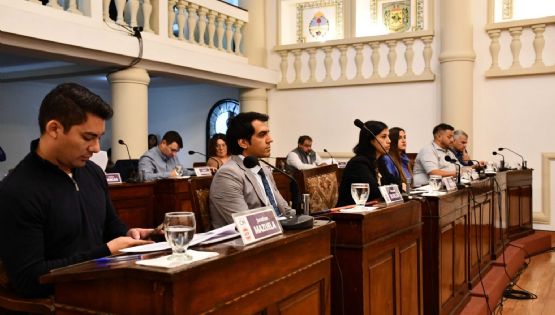 Mates de regalo y tablets: los millonarios pedidos del Concejo Deliberante de Guaymallén