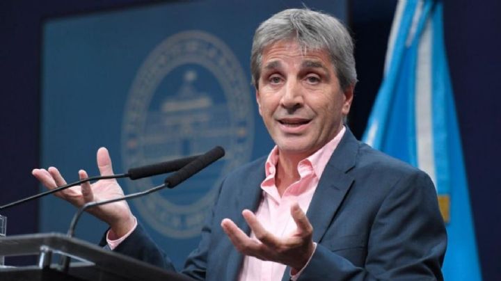 Caputo dijo que el FMI respaldó las medidas sobre el uso de ahorros