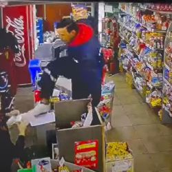 Video: brutal asalto en un kiosco de Ciudad