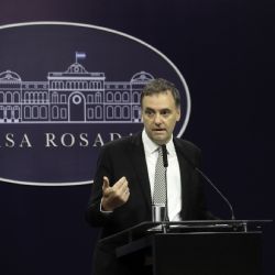 Se endureció la política migratoria y se arancelan servicios