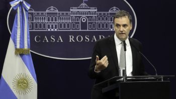 Adorni jefe de gabinete: agradeció a Mile y dijo que va a "profundizar las reformas"