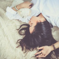 Insomnio: un ejercicio que te hará dormir en cinco minutos