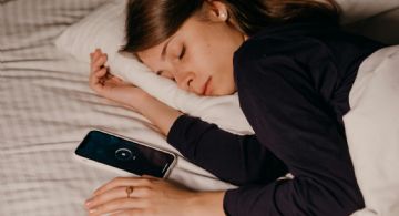 El sencillo truco para "apagar el cerebro" y dormir en unos minutos
