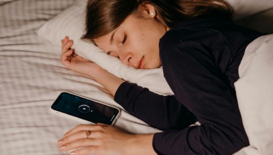 El sencillo truco para "apagar el cerebro" y dormir en unos minutos