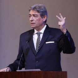 Ahora el Gobierno no descarta postular a una mujer a la Corte