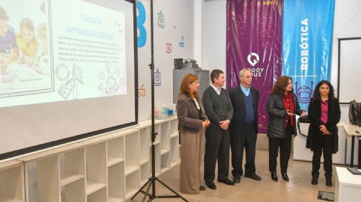 Presentaron la secundaria con títulos en programación y robótica