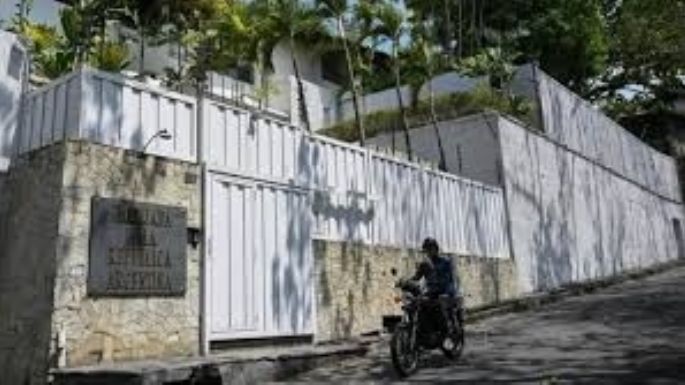 Opositores a Maduro dejaron la embajada Argentina hacia EE.UU.