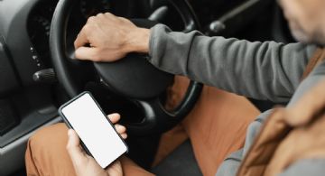 Celulares al volante, la principal causa de accidentes