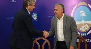 Mendoza firmó una adenda con ARCA para implementar la simplificación tributaria