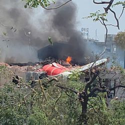 Tragedia aérea en India: se estrelló un avión con 242 pasajeros